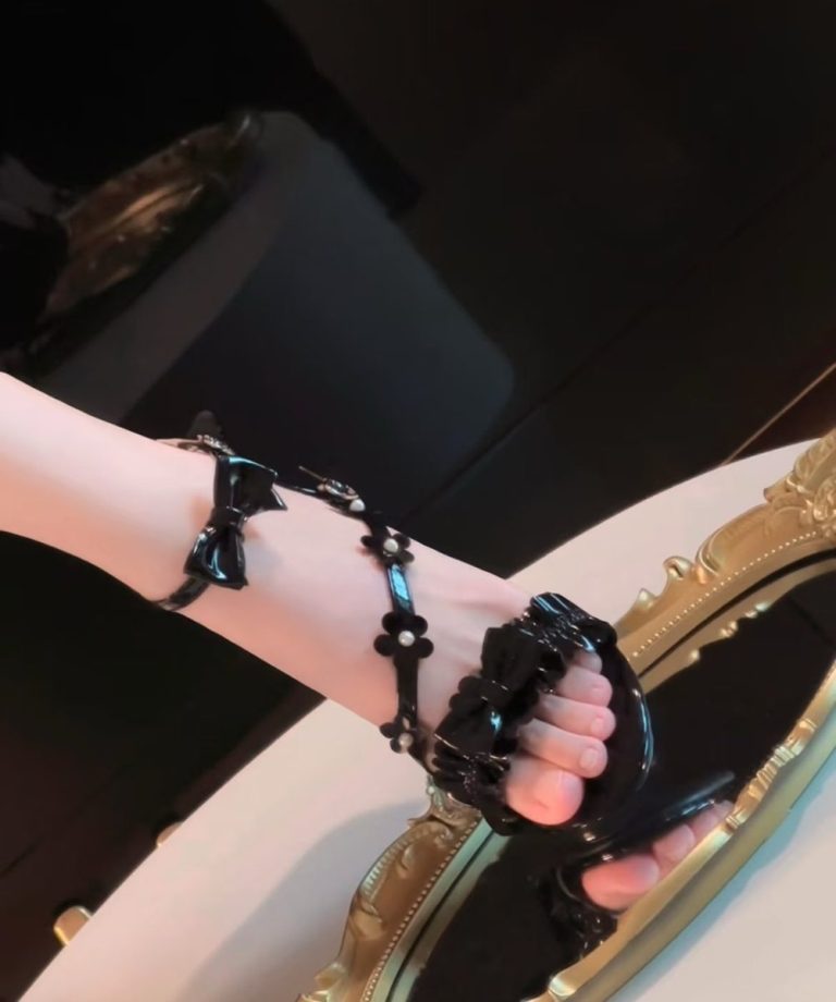 嘿嘿 有点小性感
