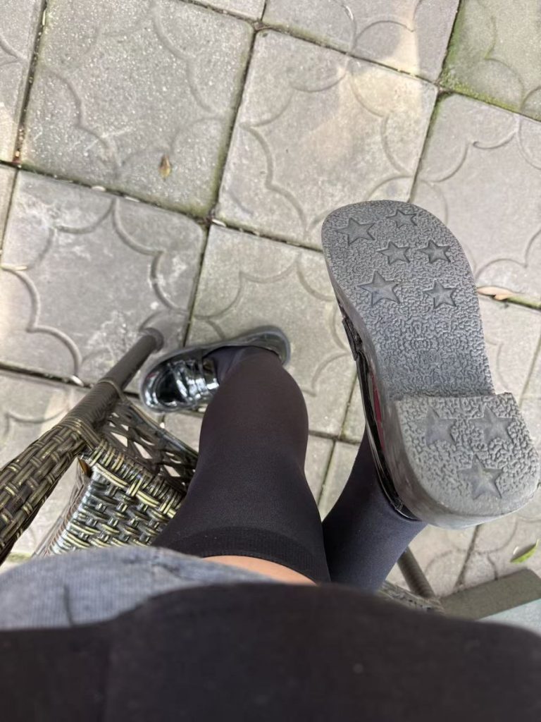 你喜欢的不是我，是黑丝吧
